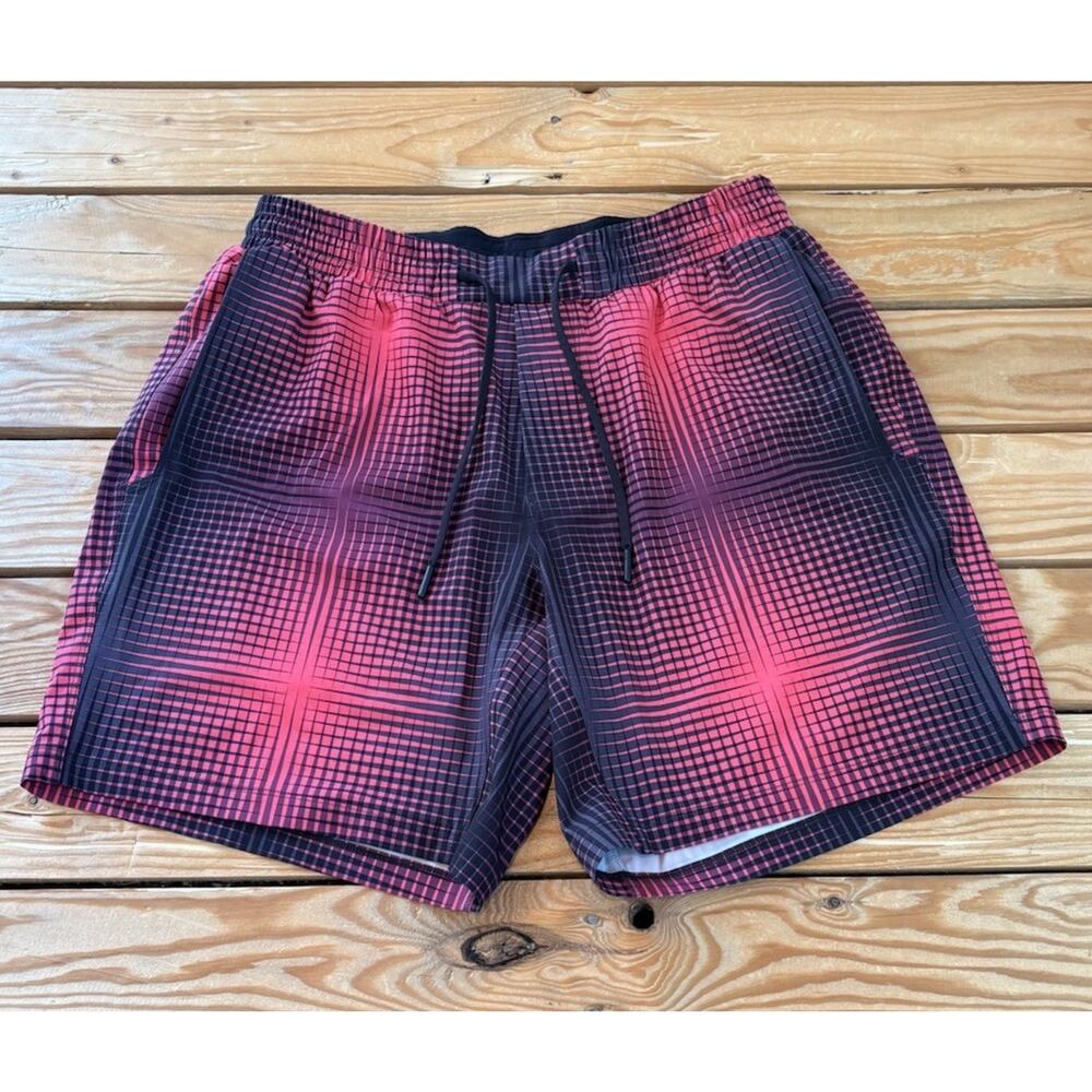 Lululemon Men’s Lined Shorts Swimsuit Trunks size M Red black AA